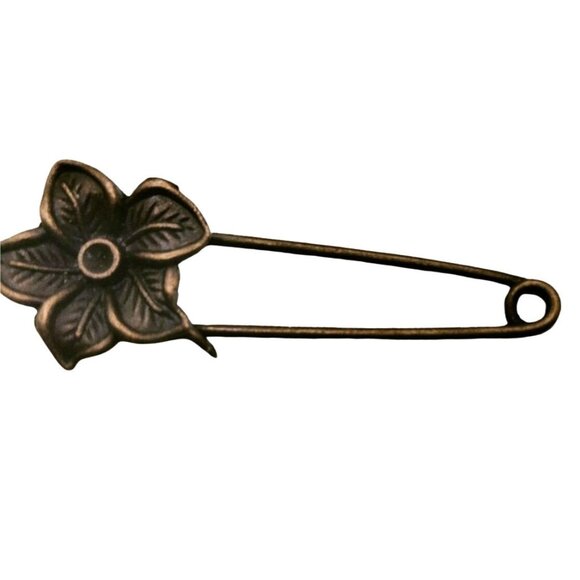 Flower Safety Pin Daisy Charm Holder Skirt Pin Brooch Crafting - Picture 1 of 6